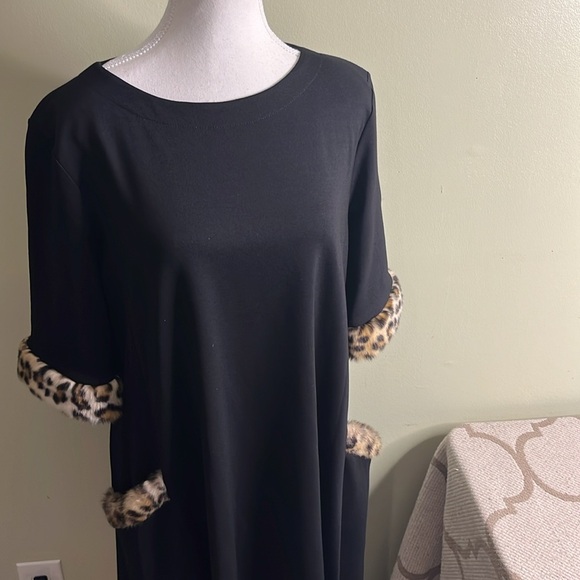 Sara Campbell black short sleeve fur trim cheetah front pockets swing dress - Picture 12 of 17